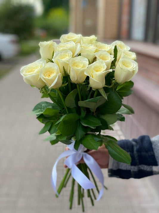 Bouquet of 15 white roses