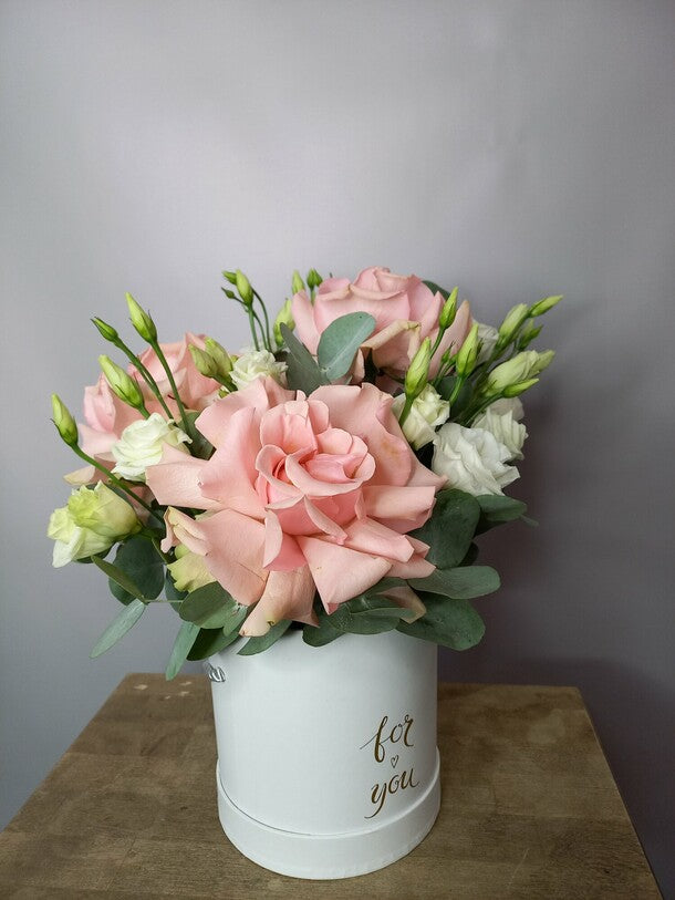 "Tenderness" composition in a hat box